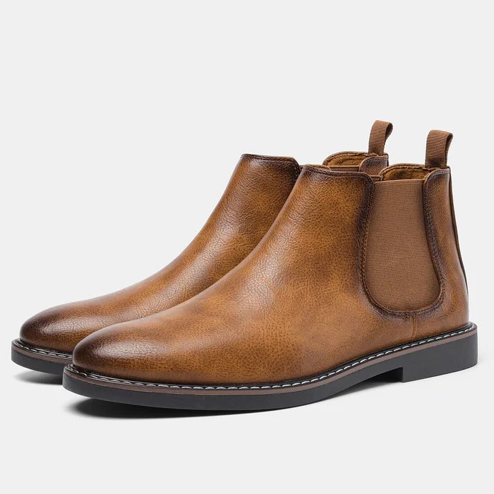 Bota Masculina Chelsea Montvani MV284 clássica, com couro nobre e design vitoriano, perfeita para visuais masculinos casuais ou formais.
