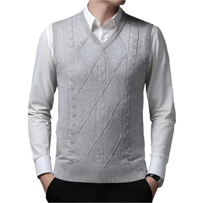 Colete Tricot Montvani MV396 versátil, com tricot premium e design elegante, perfeito para visuais casuais ou formais com sofisticação.
