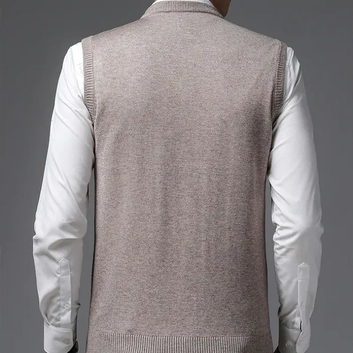 Colete Tricot Montvani MV396 versátil, com tricot premium e design elegante, perfeito para visuais casuais ou formais com sofisticação.