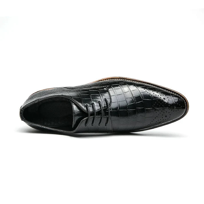 Sapato Derby Couro Montvani MV361 clássico, com couro lustrado e cadarço trançado, perfeito para visuais sociais com elegância.