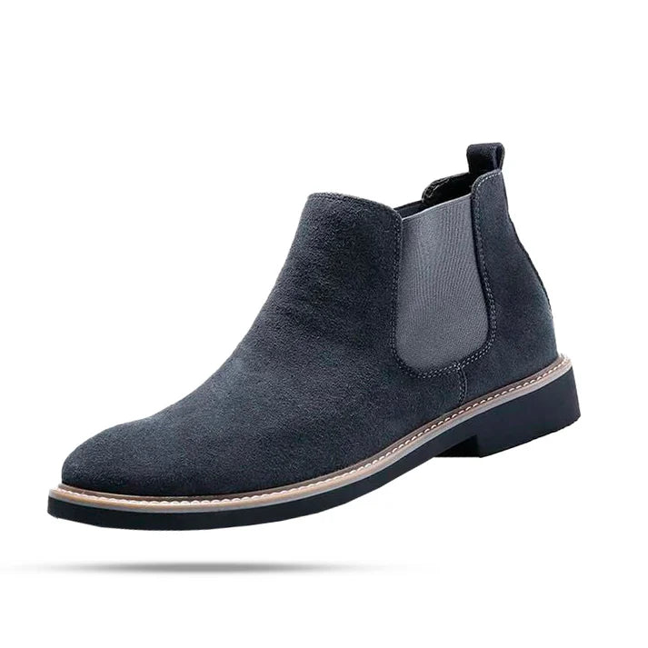 Bota Masculina Chelsea Camurça Montvani MV291 elegante, com camurça premium e design moderno, perfeita para visuais masculinos casuais ou formais.