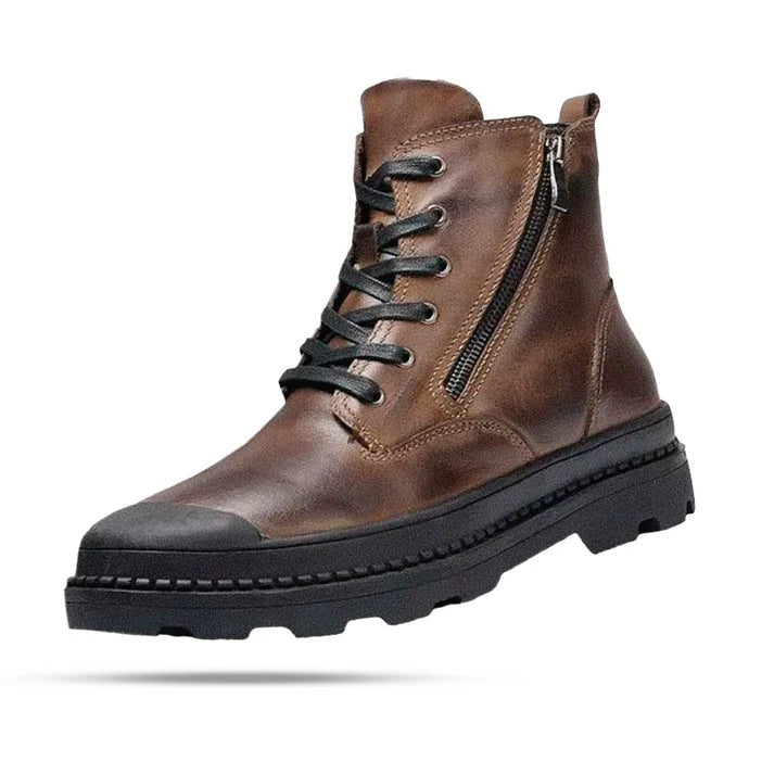 Bota Masculina Coturno Montvani MV295 robusta, com estilo militar e design moderno, perfeita para visuais masculinos casuais ou exigentes.