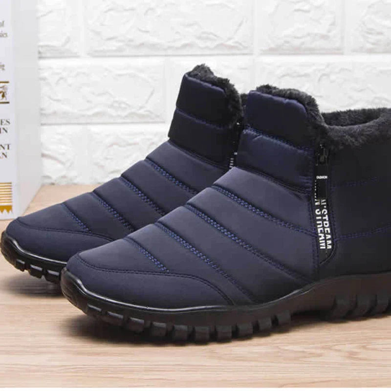 Bota Masculina Montvani MV050 com acabamento refinado, solado antiderrapante e forro acolchoado para máximo conforto e segurança.