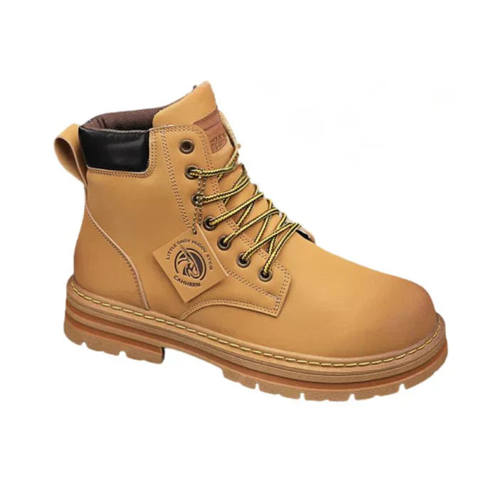 Bota Masculina Montvani MV155, materiais premium, solado antiderrapante, interior acolchoado e design robusto para resistência e conforto prolongado.