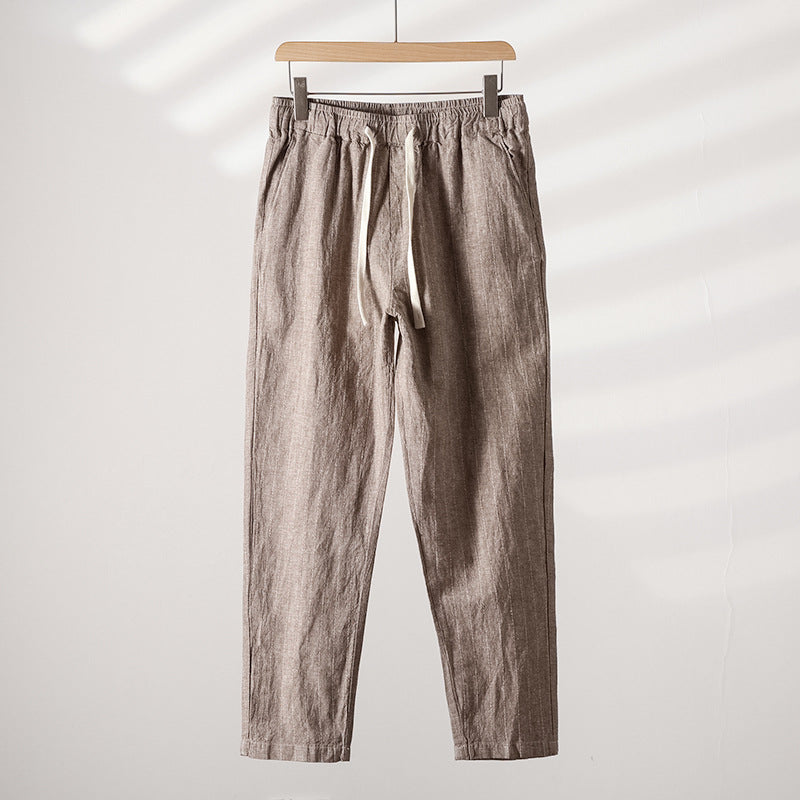 Calça de Linho Listrada Masculina Montvani MV008, feita em linho nobre, modelagem clássica e estampa listrada, ideal para looks sofisticados e casuais.