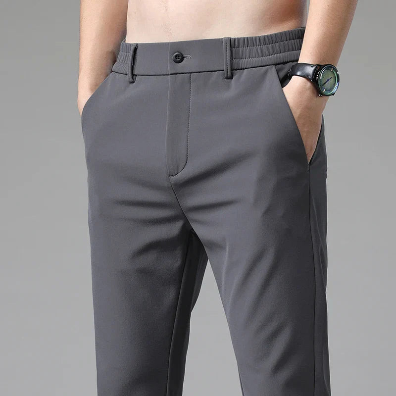 Calça Social Masculina Montvani MV203, com corte slim fit e tecido de nylon e spandex, perfeita para eventos formais, corporativos ou uso diário.