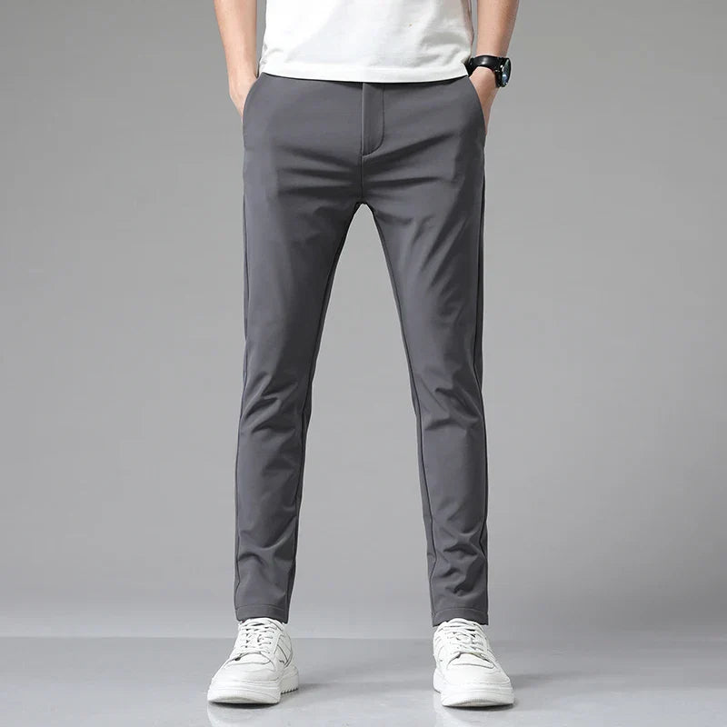 Calça Social Masculina Montvani MV203, com corte slim fit e tecido de nylon e spandex, perfeita para eventos formais, corporativos ou uso diário.
