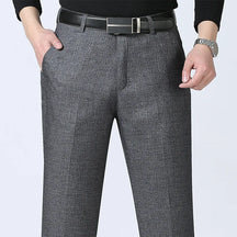 Calça Social Masculina Montvani MV207, com corte slim fit e tecido premium, perfeita para eventos formais, corporativos ou ocasiões especiais.