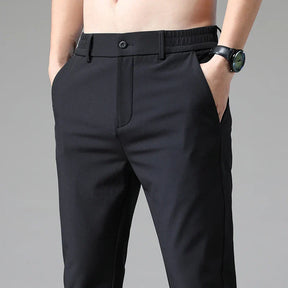 Calça Social Masculina Montvani MV203, com corte slim fit e tecido de nylon e spandex, perfeita para eventos formais, corporativos ou uso diário.