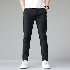 Calça Social Masculina Montvani MV203, com corte slim fit e tecido de nylon e spandex, perfeita para eventos formais, corporativos ou uso diário.