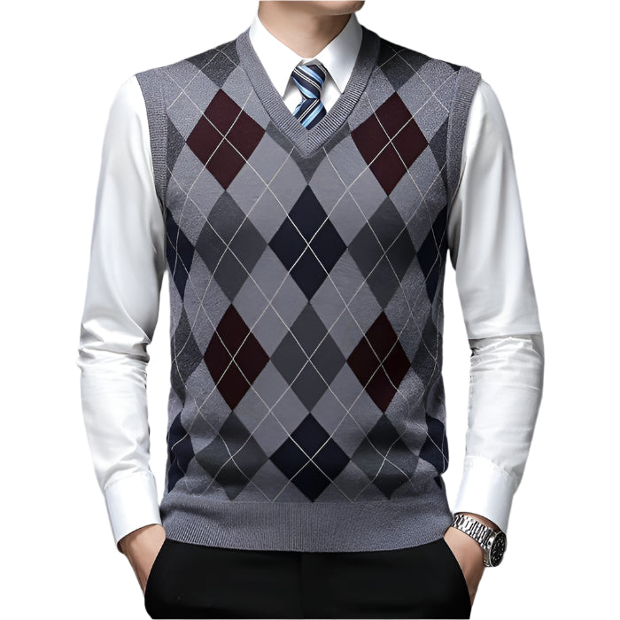 Colete Tricot Montvani MV395 moderno, com tricô premium e detalhes elegantes, perfeito para visuais casuais ou semi-formals com sofisticação.