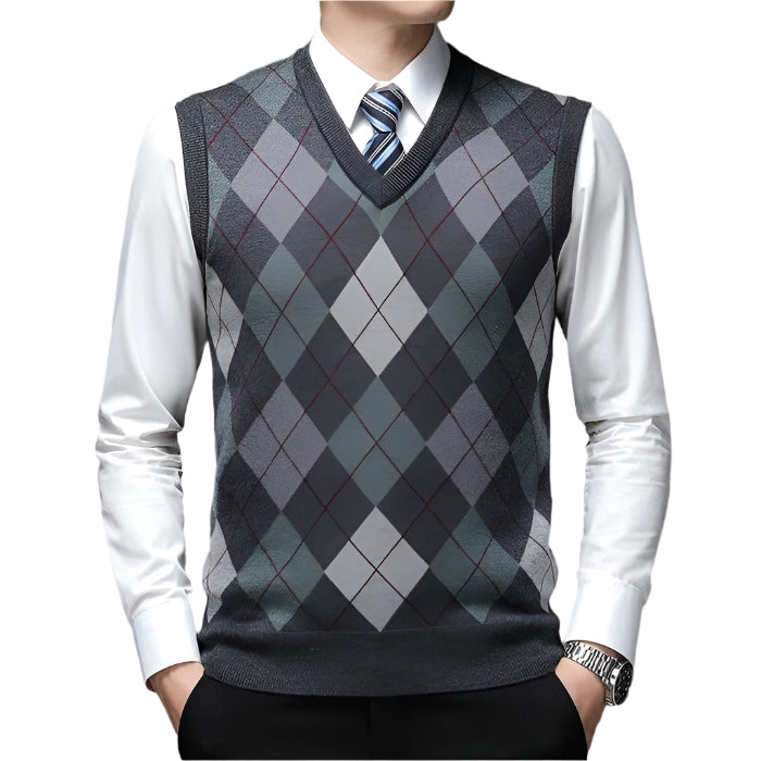 Colete Tricot Montvani MV395 moderno, com tricô premium e detalhes elegantes, perfeito para visuais casuais ou semi-formals com sofisticação.
