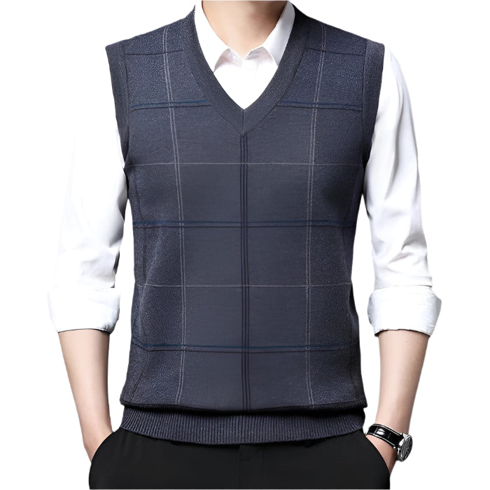 Colete Tricot Montvani MV398 elegante, com tricot premium e design parisiense, perfeito para visuais casuais ou semi-formals com sofisticação.