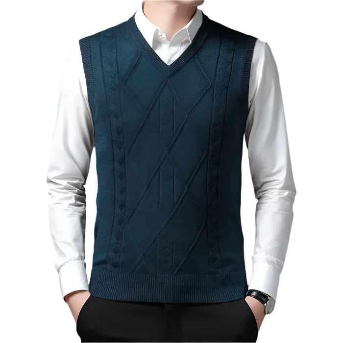 Colete Tricot Montvani MV396 versátil, com tricot premium e design elegante, perfeito para visuais casuais ou formais com sofisticação.