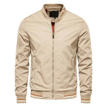Jaqueta Casual Masculina Montvani MV103 em poliéster resistente, com forro interno, bolsos com zíper e modelagem ajustada.