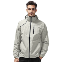 Jaqueta Corta Vento Montvani MV126 com modelagem ergonômica, capuz ajustável e fechamento em zíper para proteção contra vento e chuva.