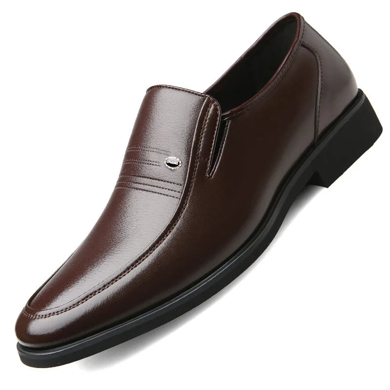 Mocassim Masculino Montvani MV066, elegante e confortável, com palmilha macia, solado resistente e acabamento refinado para um visual sofisticado.