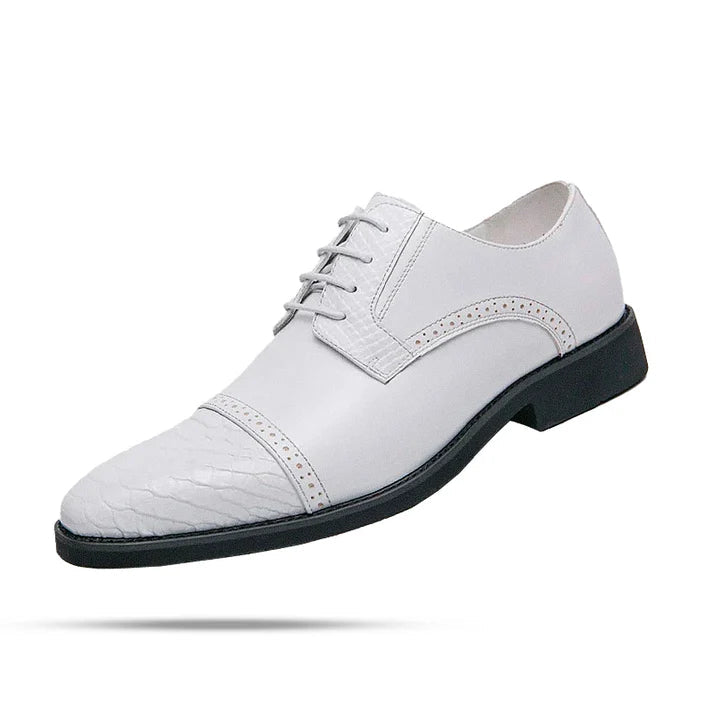 Sapato Derby Montvani MV362 elegante, com couro texturizado e cadarço trançado, perfeito para visuais sociais ou casuais com conforto.
