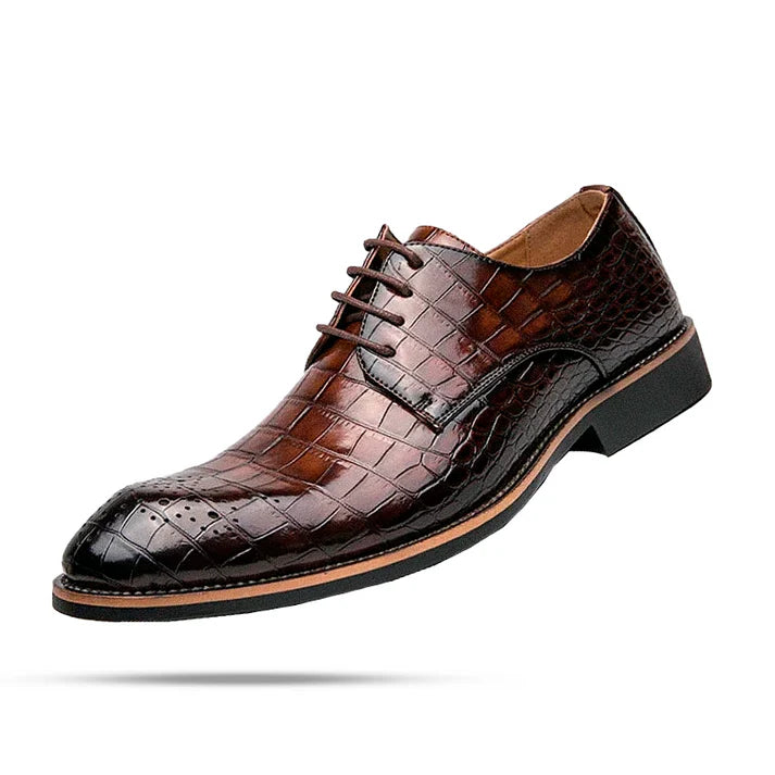 Sapato Derby Couro Montvani MV361 clássico, com couro lustrado e cadarço trançado, perfeito para visuais sociais com elegância.