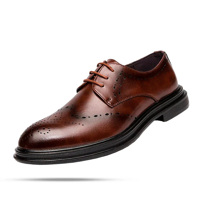 Sapato Derby Couro Montvani MV365 elegante, com couro premium e plataforma 4 cm, perfeito para visuais casuais ou formais com conforto.