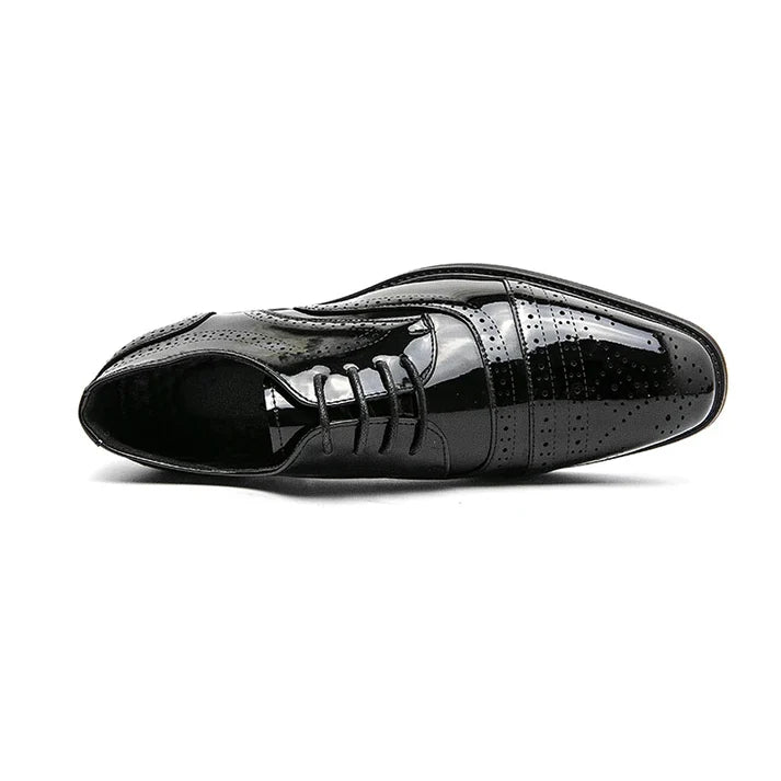 Sapato Derby Couro Montvani MV358 atemporal, com couro texturizado e plataforma 3 cm, perfeito para visuais elegantes e formais.