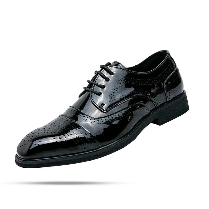 Sapato Derby Couro Montvani MV358 atemporal, com couro texturizado e plataforma 3 cm, perfeito para visuais elegantes e formais.