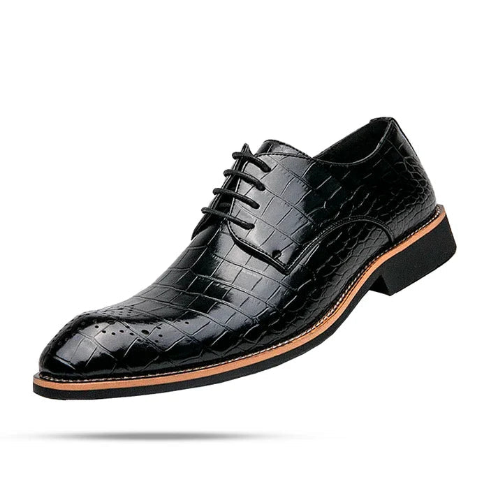 Sapato Derby Couro Montvani MV361 clássico, com couro lustrado e cadarço trançado, perfeito para visuais sociais com elegância.