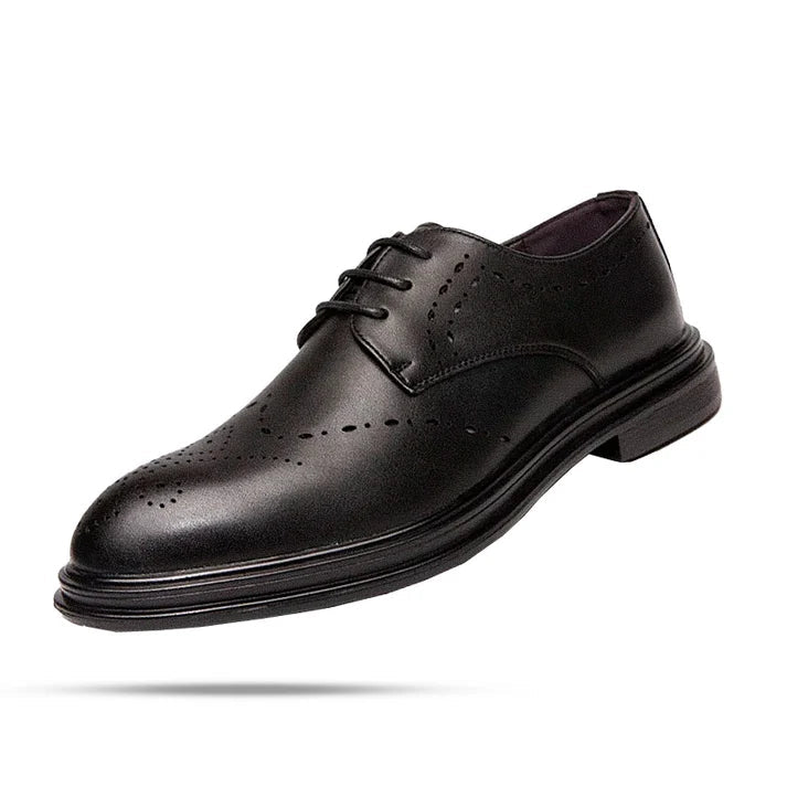 Sapato Derby Couro Montvani MV365 elegante, com couro premium e plataforma 4 cm, perfeito para visuais casuais ou formais com conforto.