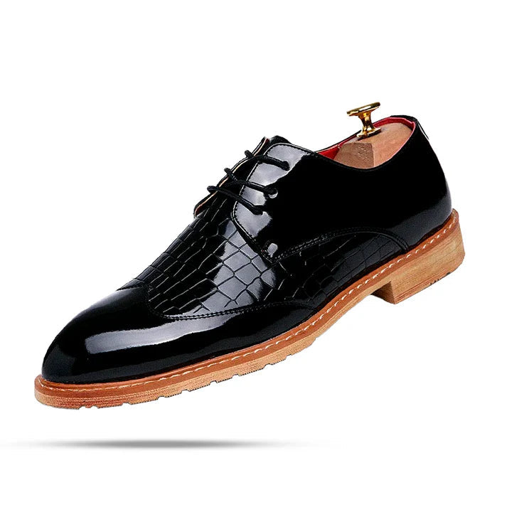 Sapato Derby Couro Montvani MV357 elegante, com couro texturizado e cadarço trançado, perfeito para visuais formais com sofisticação.