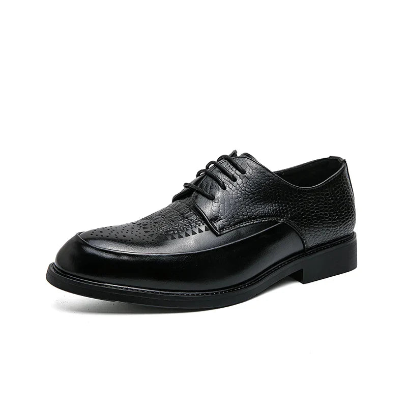 Sapato Masculino Montvani MV060 com design clássico, acabamento sofisticado e solado antiderrapante, ideal para um visual elegante e confortável.