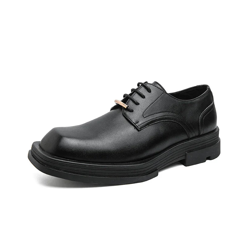 Sapato Masculino Montvani MV062 com design clássico, palmilha confortável e solado antiderrapante, ideal para eventos formais e momentos casuais.