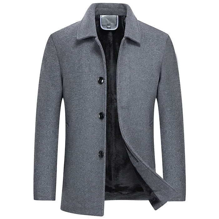 Sobretudo Masculino Curto de Lã Montvani MV211, com Lã SoftFleece® e caimento europeu, perfeito para inverno e eventos casuais ou sociais.