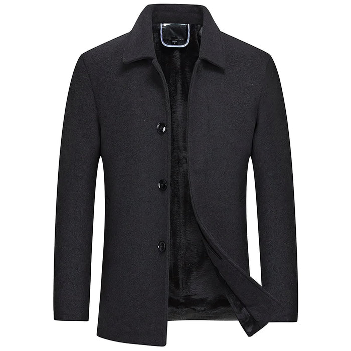Sobretudo Masculino Curto de Lã Montvani MV211, com Lã SoftFleece® e caimento europeu, perfeito para inverno e eventos casuais ou sociais.